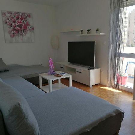 Apartman Petra Pula Exteriör bild