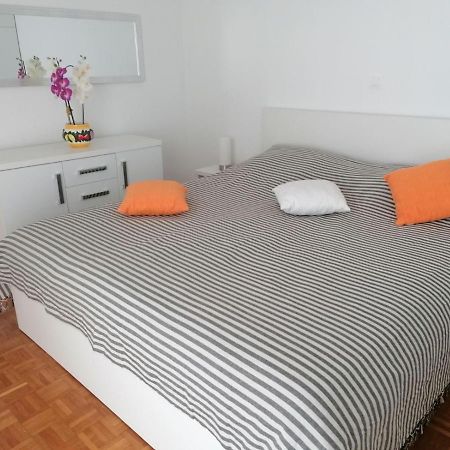 Apartman Petra Pula Exteriör bild