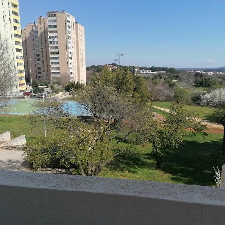 Apartman Petra Pula Exteriör bild