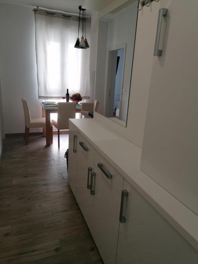Apartman Petra Pula Exteriör bild