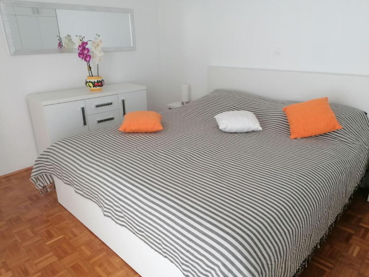 Apartman Petra Pula Exteriör bild