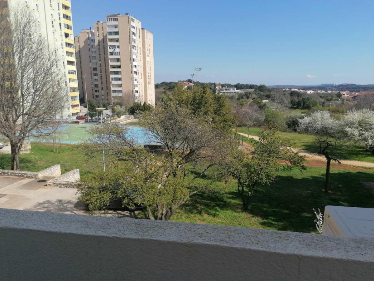 Apartman Petra Pula Exteriör bild