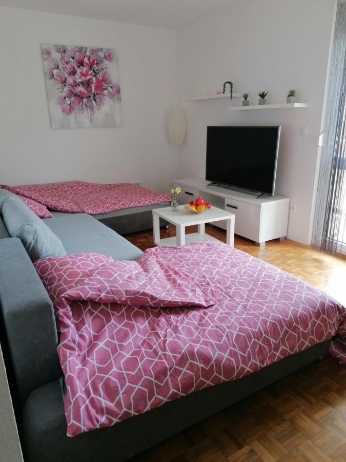 Apartman Petra Pula Exteriör bild