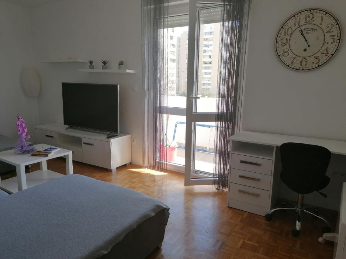 Apartman Petra Pula Exteriör bild